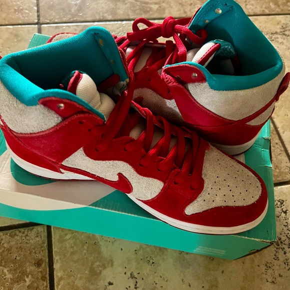 Nike Dunk SB Dr Seuss Hightops Size 9 main image 4